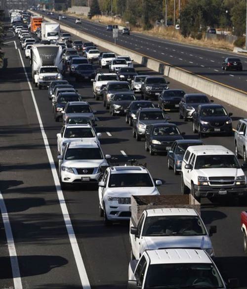 ترافیک سنگین روز شنبه در باند جنوبی بزرگراه ۱۰۱