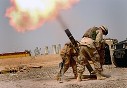 سربازان آمریکایی یک خمپاره M120 ساخت اسرائیل را در عراق شلیک کردند 